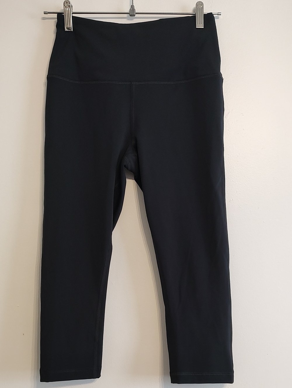 Amazon Essentials Black Cropped Leggings